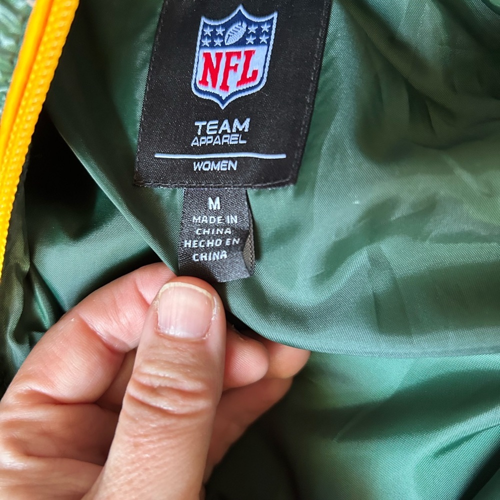 NFL Women's Green Puffer Jacket with Logo - Picture 3 of 15